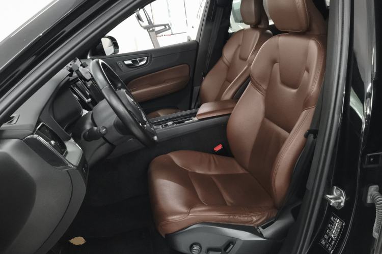 Used Volvo XC60 2021 T5 4x4 Smart Luxury Edition Left Front Seat