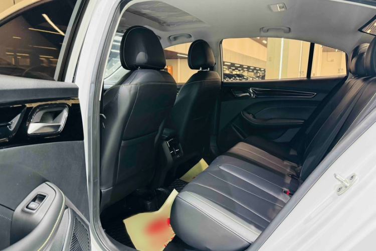 Used Roewe i5 2021 Revised Version 1.5L CVT Diamond Edition Interior 3