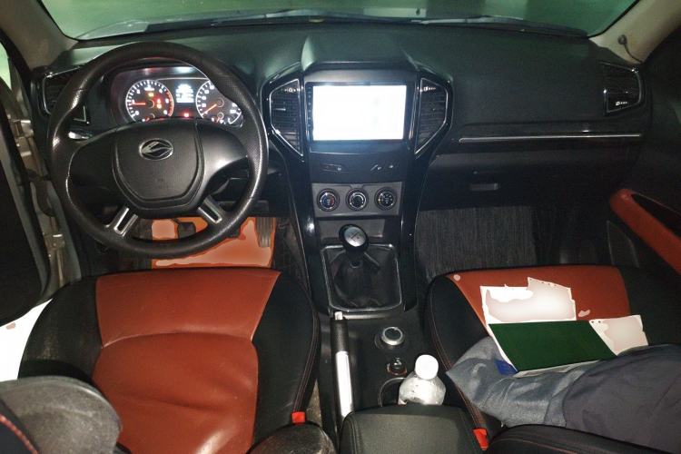 Used Land X8 2015 Explorer Edition 2.0T Diesel 4x4 Luxury Model Center Console