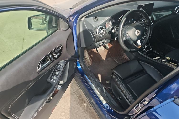 Used Mercedes-Benz GLA 2018 GLA 220 4MATIC Sport Edition Driver Seat