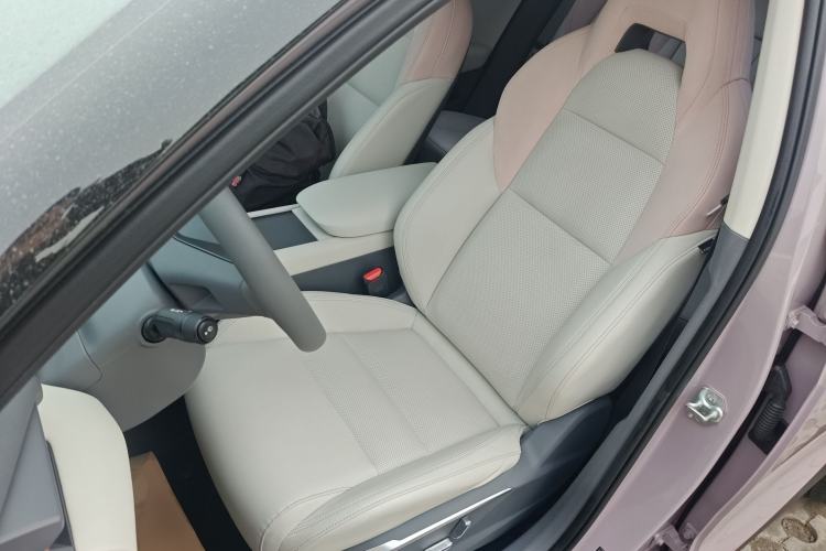 Used Lynk & Co 06 EM-P 2023 EM-P 126 Long-Range Halo Left Front Seat