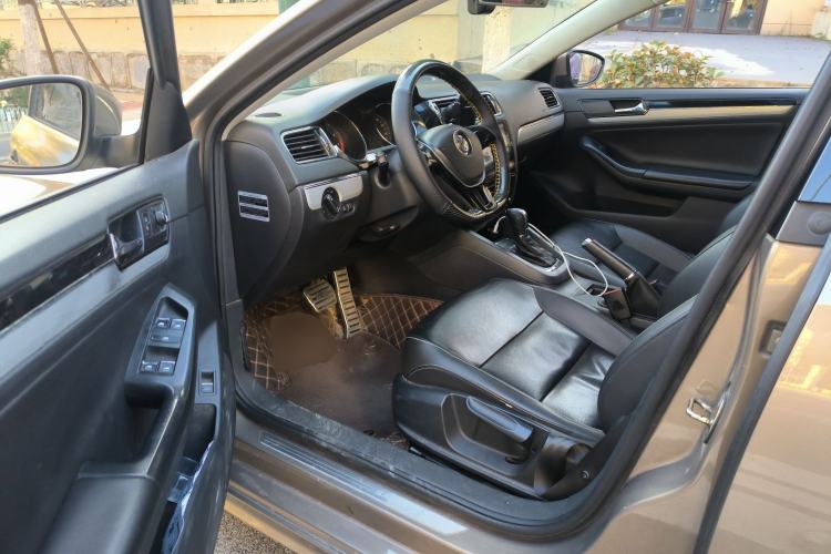 Used Volkswagen Sagitar 2015 1.6L Automatic Comfort Model Driver Seat