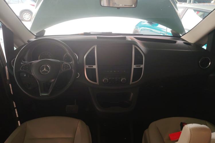 Used Mercedes-Benz Vito 2023 2.0T Business Version 7 Seats Center Console