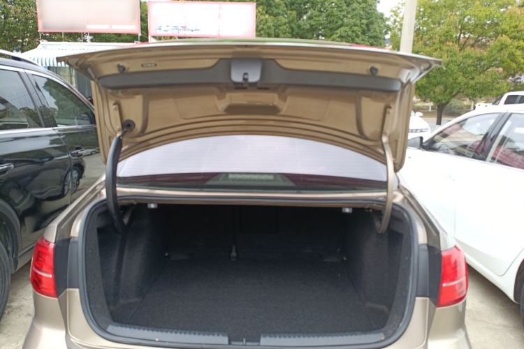 Used Volkswagen Sagitar 2015 1.6L Manual Comfort Model