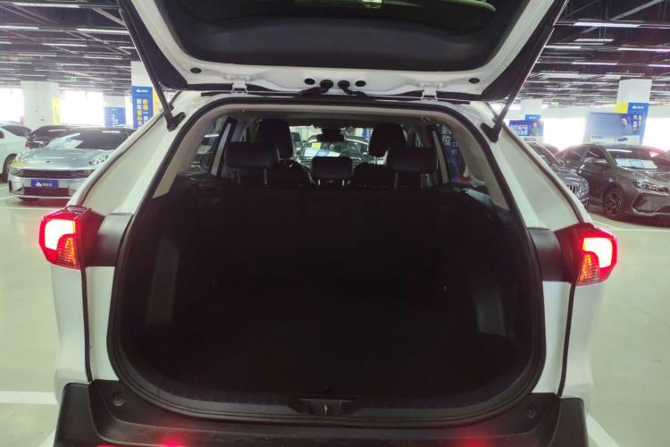 Used Toyota RAV4 2020 2.0L CVT Two-Wheel Drive Fashion Edition Trunk