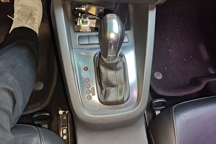 Used Volkswagen Sagitar 2014 Revised Version 1.4TSI Automatic Luxury Edition Gear Lever