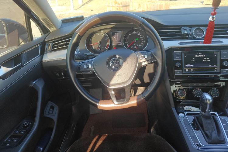 Used Volkswagen Magotan 2018 330TSI DSG Advanced Model Steering Wheel