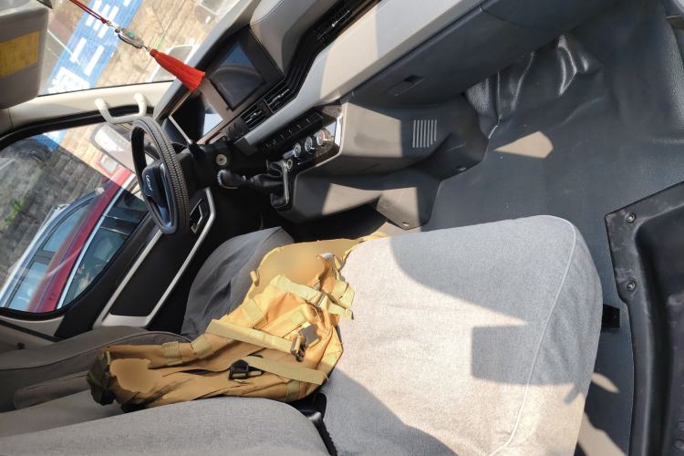 Used Dongfeng Yufeng Yufeng 2023 V9+ 2.0T Manual Front-Wheel-Drive Multi-Function Mid-Roof Van with 7/8/9 Seats
