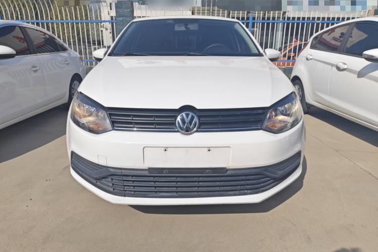 Used Volkswagen Polo 2016 1.4L Manual Fashion Model Front