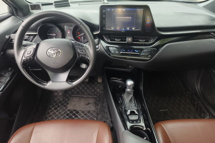 Used Toyota IZOA 2020 2.0L Yichi Version
