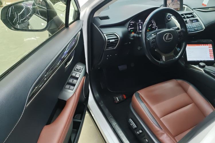 Used Lexus NX 2015 300h All-Wheel-Drive Fēngzhì Edition
