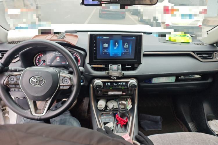 Used Toyota RAV4 2020 2.0L CVT Two-Wheel Drive Fashion Edition Center Console