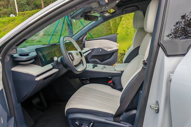 Used Geely Galaxy E8 2024 665 km Range Rear-Drive Starship Long-Range Version Interior 2