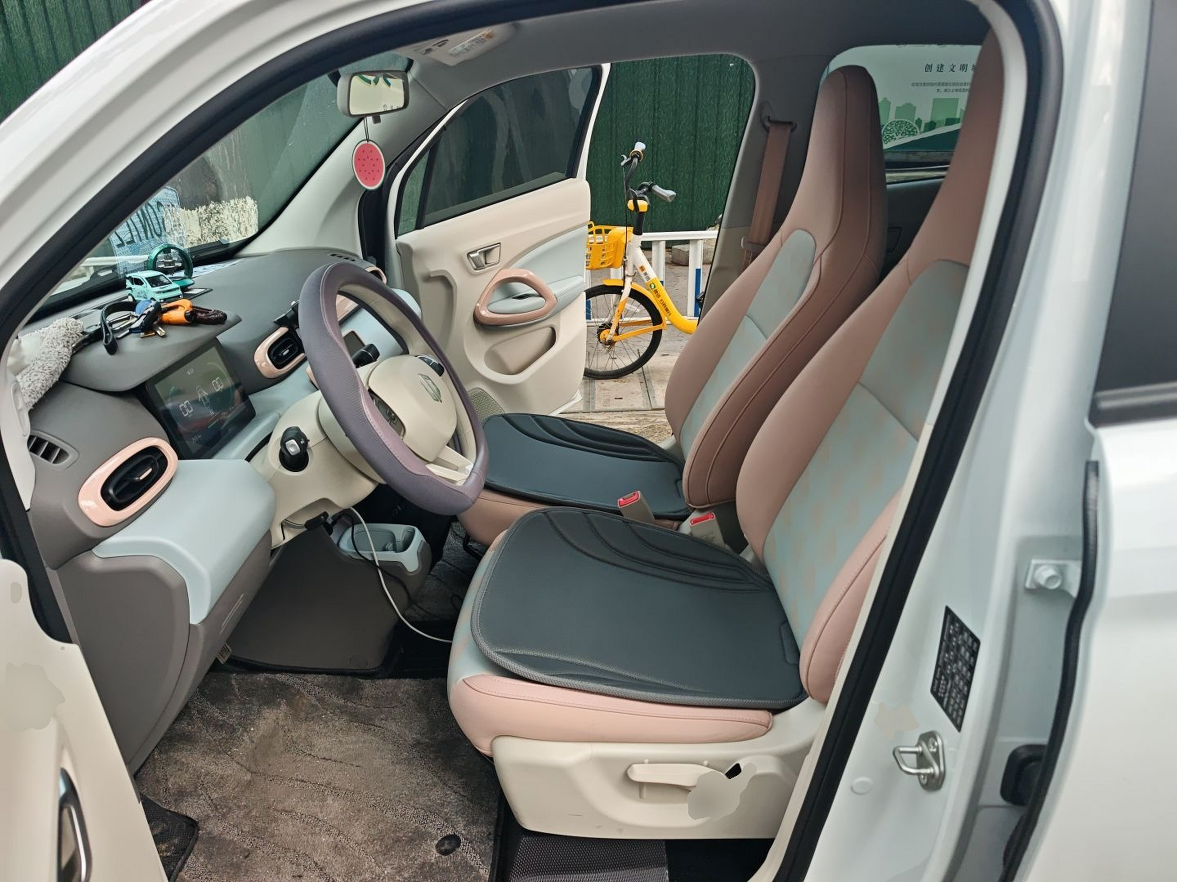 Переднее сиденье в автомобиле