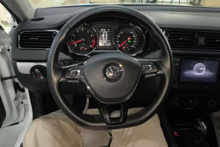 Used Volkswagen Sagitar 2017 180TSI Automatic Luxury Edition Steering Wheel