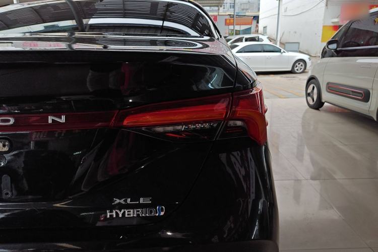 Used Toyota Avalon 2019 Dual-Engine 2.5L XLE Prestige Version China VI Standard
