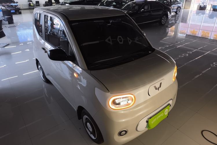 Used Wuling Hongguang MINIEV 2024 3rd Generation 215km Youth Edition Front Right 45 Deg