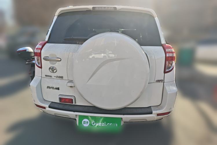 Used Toyota RAV4 2012 Luxurious 2.4L Automatic 4x4 with Stylish Features
