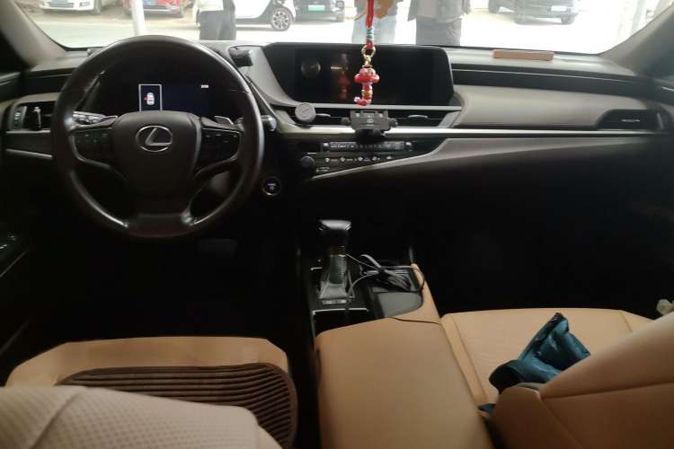 Used Lexus ES 2018 300h Premier Edition China V Standard
