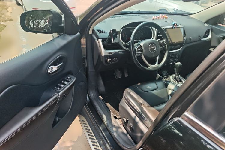 Used Jeep Cherokee 2016 2.4L Leading Edition Driver Seat