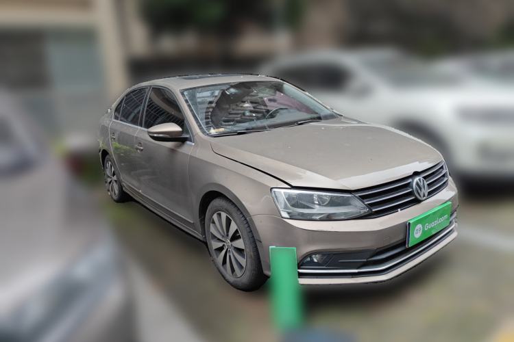 Used Volkswagen Sagitar 2017 180TSI Automatic Luxury Edition Front Right 45 Deg