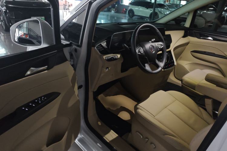 Used Buick GL8 2023 ES Lu Zun Deluxe and Yue Edition

