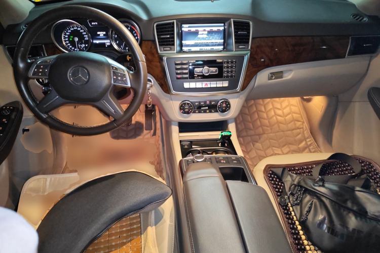 Used Mercedes-Benz M-Class 2012 ML 350 Sport Edition Center Console