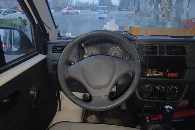 Used Jinbei Hiace X30 2023 1.5L Super-Comfortable Passenger Van 5/6/7-Seater Non-Air-Conditioned Version Model SWC15M Steering Wheel