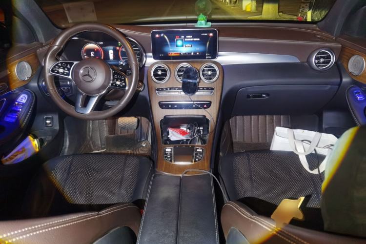 Used Mercedes-Benz GLC 2020 GLC 300 L 4MATIC Luxury Model Center Console