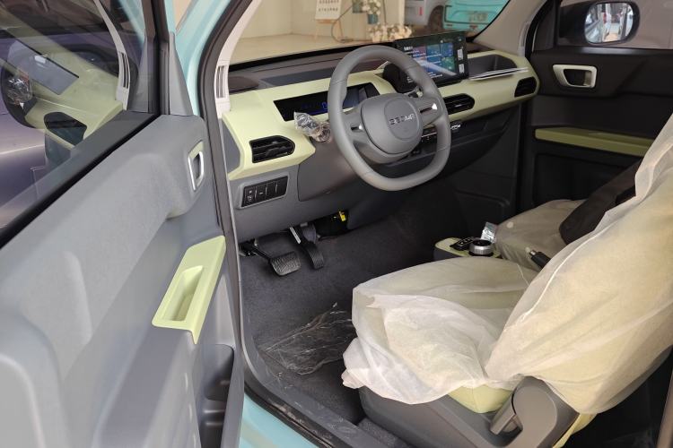 Used Geely Galaxy Panda 2024 Panda Mini 200km Endurance Bear Driver Seat