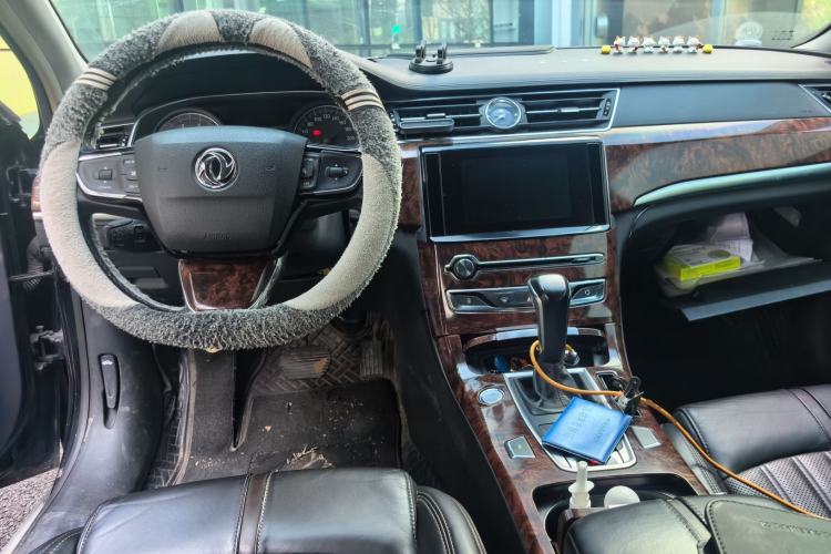 Used Dongfeng Aeolus A9 2016 1.8T Luxury Model Center Console