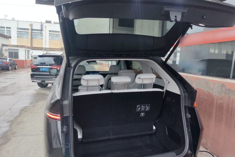 Used XPeng X9 2024 702 Ultra-Long Range Max
