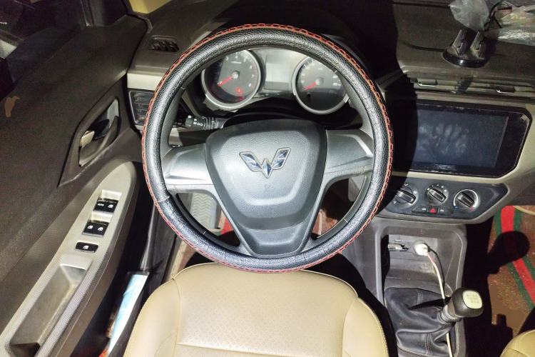 Used Wuling Hongguang 2019 1.5L S Comfort Edition China VI LAR