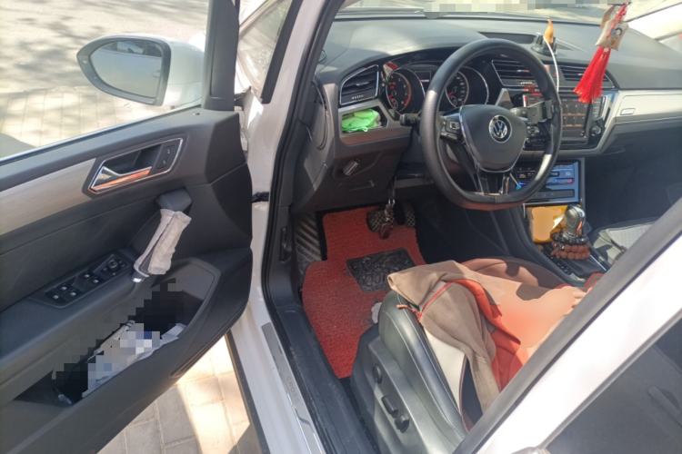 Used Volkswagen Touran 2021 Volkswagen Touran L 280TSI DSG Boundary Edition 7-Seater Driver Seat