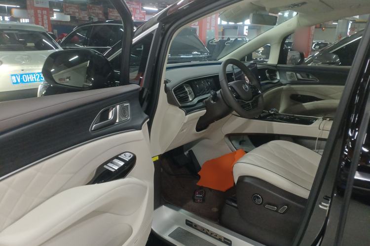 Used Denza D9 2024 DM-i 980 Four-Wheel Drive Flagship Model
