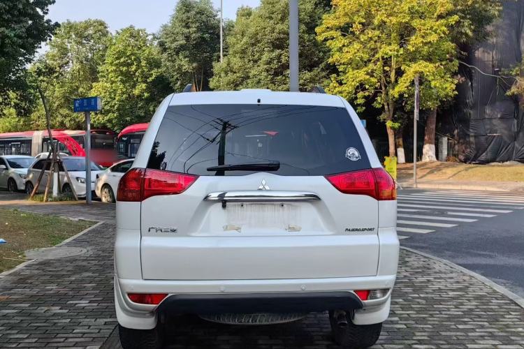 Used Mitsubishi Pajero Sport 2013 3.0L Automatic Two-Wheel Drive Luxury Edition Exterior 4