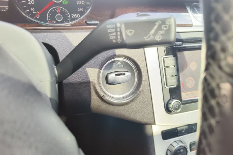 Used Volkswagen Magotan 2015 Travel Edition 2.0 TSI Comfort Version Interior 1