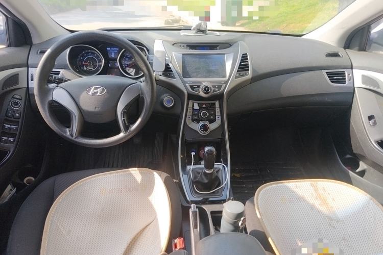 Used Hyundai Elantra (5th Generation / Langdong) 2016 1.6L Manual Luxury Model Center Console