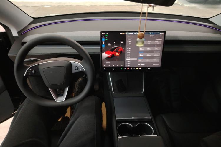 Used Tesla Model Y 2025 Rear-Wheel-Drive Version Center Console