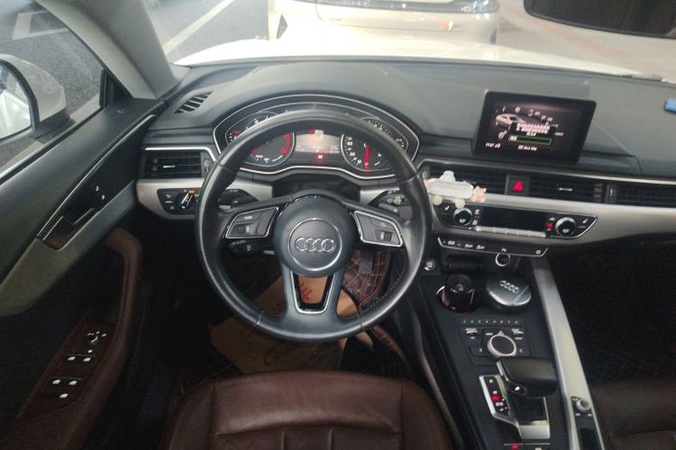 Used Audi A5 2017 Sportback 40 TFSI Fashion Model Steering Wheel