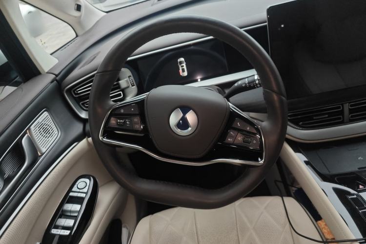 Used Denza D9 2024 DM-i 980 Four-Wheel Drive Flagship Model
