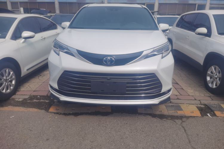 Used Toyota SIENNA 2023 2.5L Hybrid Deluxe Edition