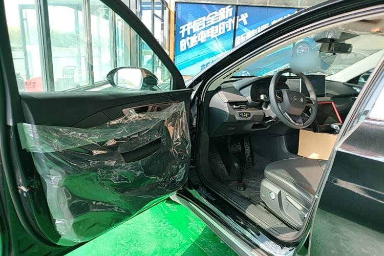 Used Hongqi E-QM5 2022 431 km Charge & Enjoy Edition
