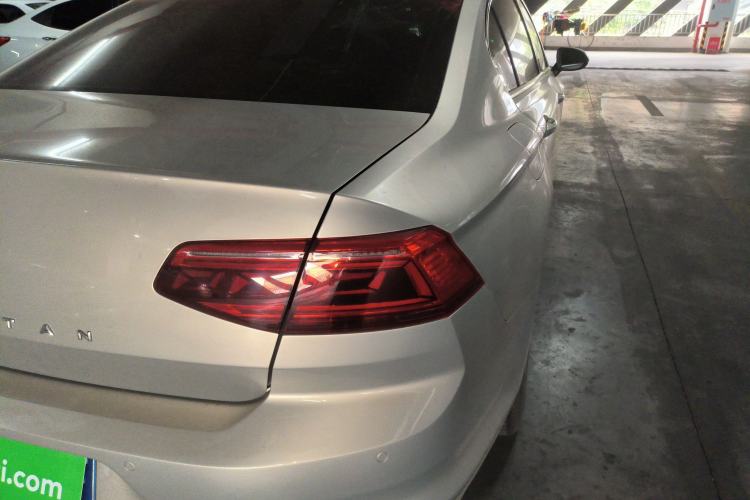 Used Volkswagen Magotan 2020 330TSI DSG Leading Model Right Rear Taillight