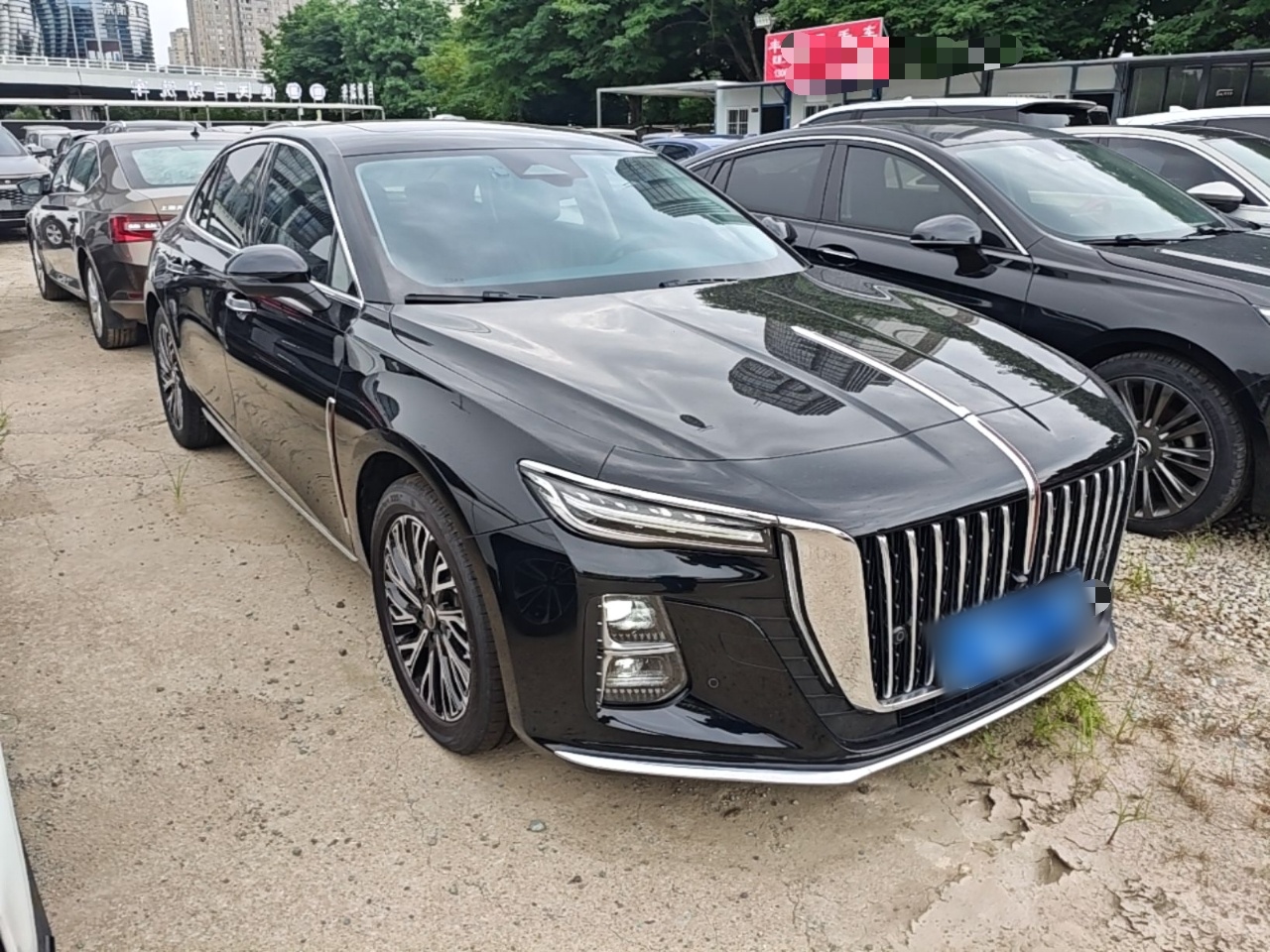 Hongqi H5 2025 2.0T Automatic Flag Edition – 500 000 Units Commemorative Version — снимка 3