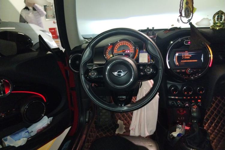 Used MINI 2017 1.5T COOPER Limited Edition in Ice Blue Steering Wheel