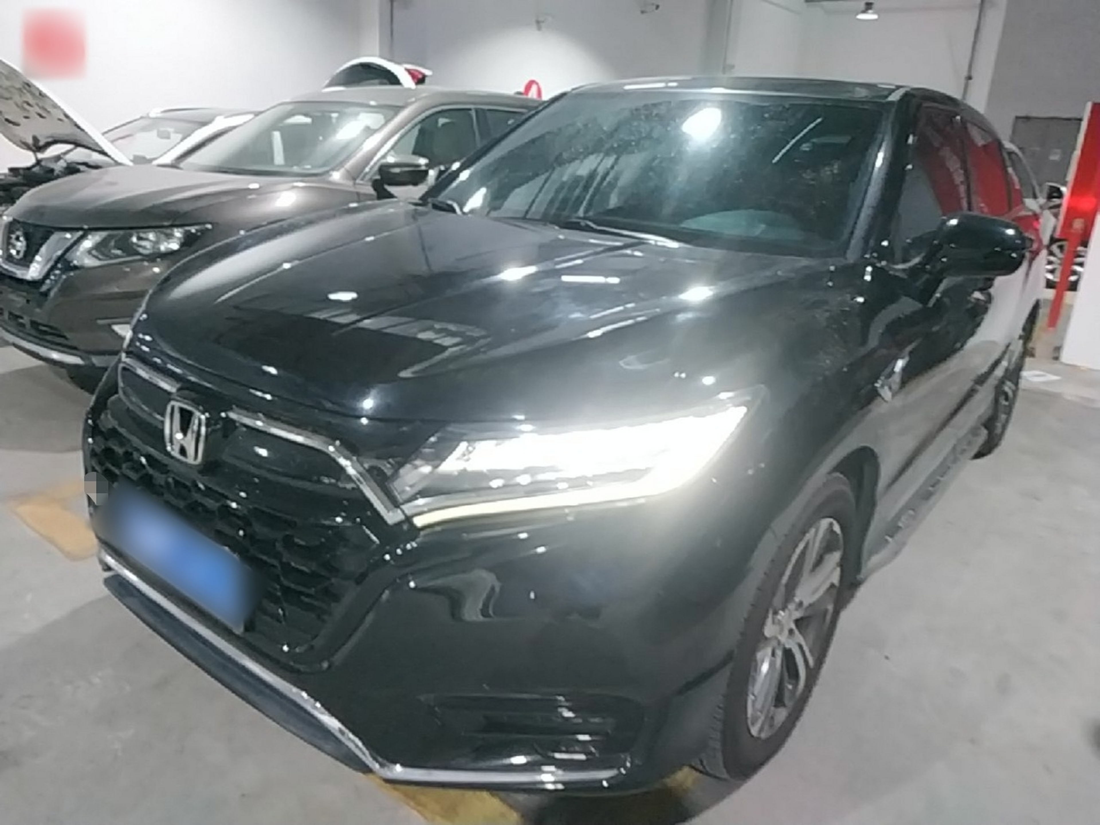 Под передней частью автомобиля