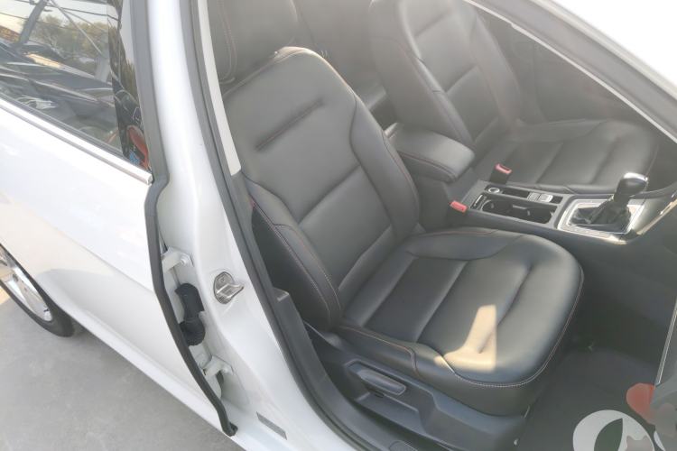 Used Volkswagen Golf 2017 1.6L Automatic Comfort Million-Vehicle Anniversary Edition
