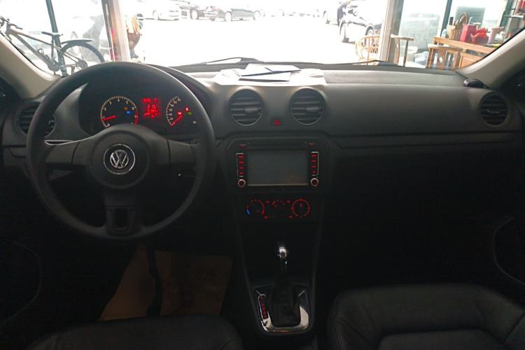 Used Volkswagen Jetta 2013 1.6L Automatic Fashion Model Center Console