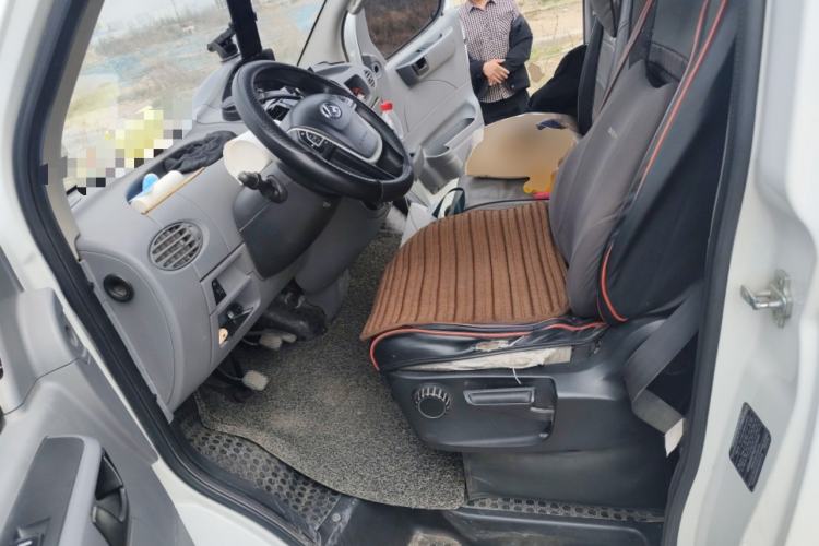 Used SAIC MAXUS Xintu V80 2019 2.5T Classic Model 6-Speed Manual Aotong Long Wheelbase Mid-Height 7-Seater
